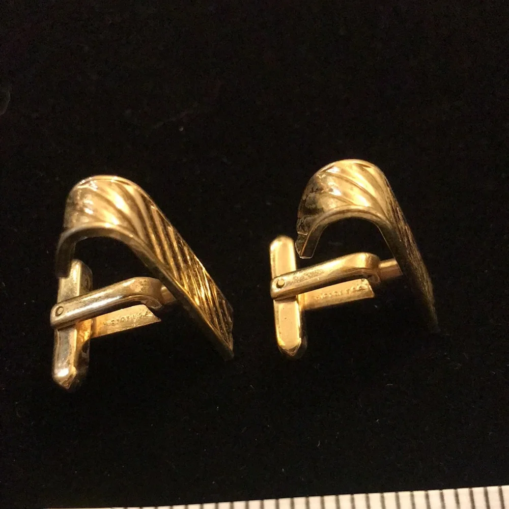 3/$15 ⭐️ Vintage Hickok gold tone curved cuff links. Cufflinks (ee)